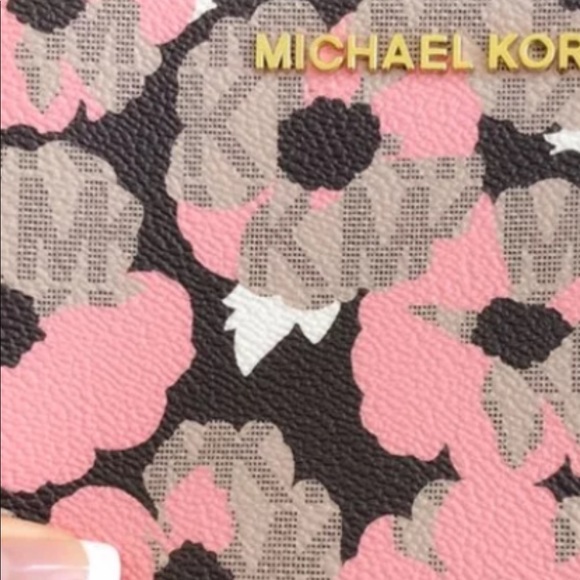 Michael Kors Haylee & matching wallet wristlet - Picture 4 of 8